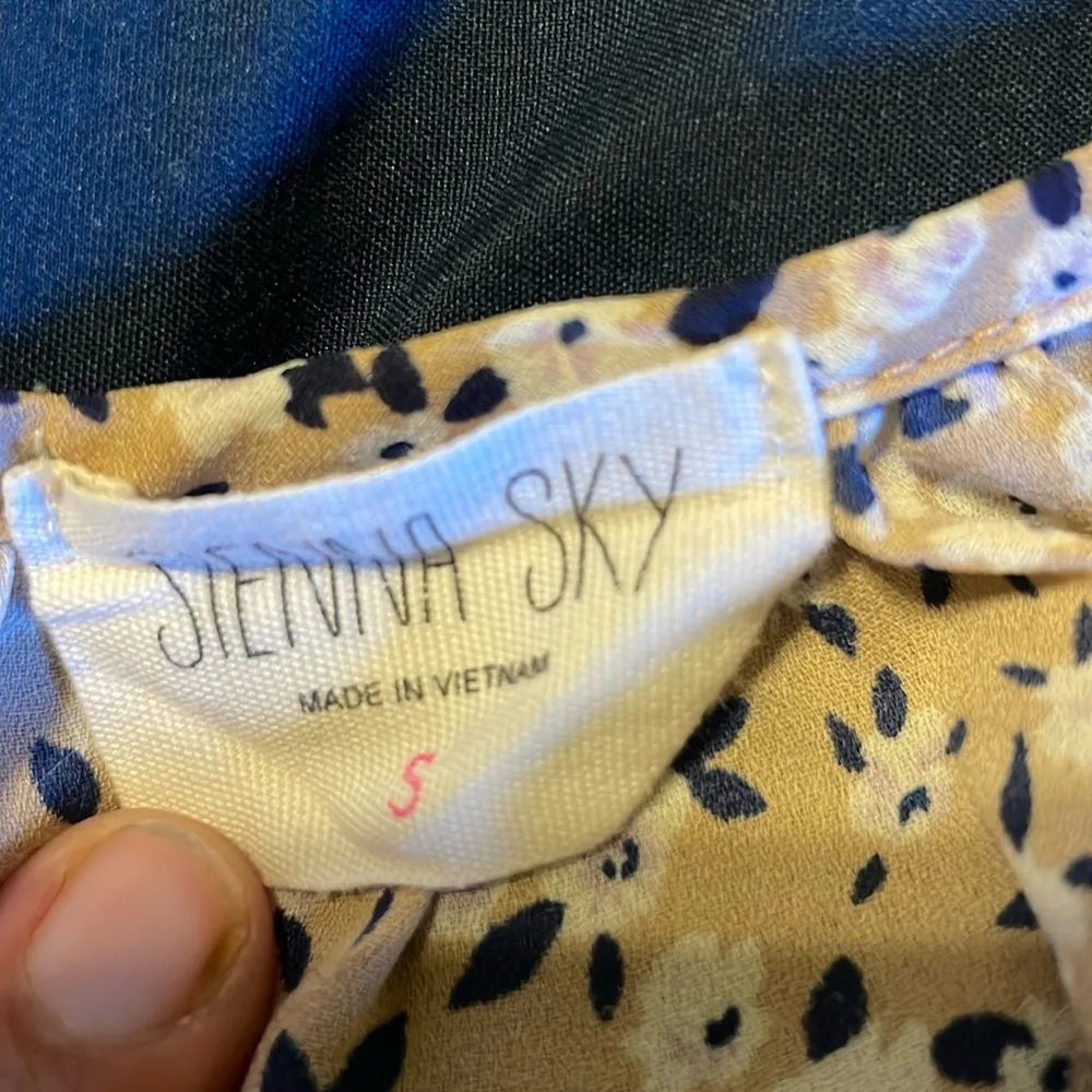 Floral Peplum Blouse size S - Image 3