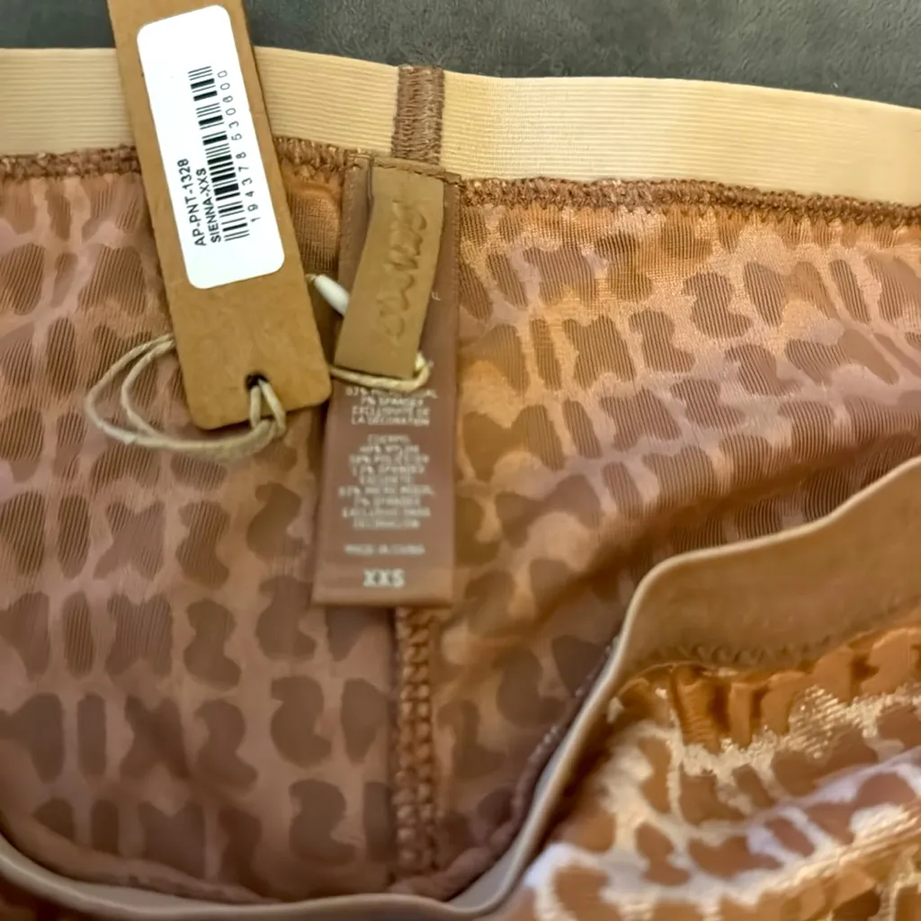 SKIMS Logo Velvet Collection Set in SIENNA - Image 10