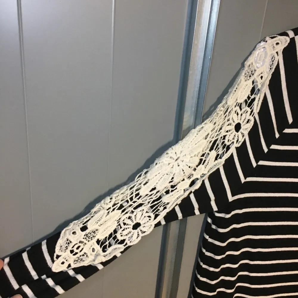 MEZZANINE Black & White Striped Lace Sleeve Blouse Shirt Small - Image 2