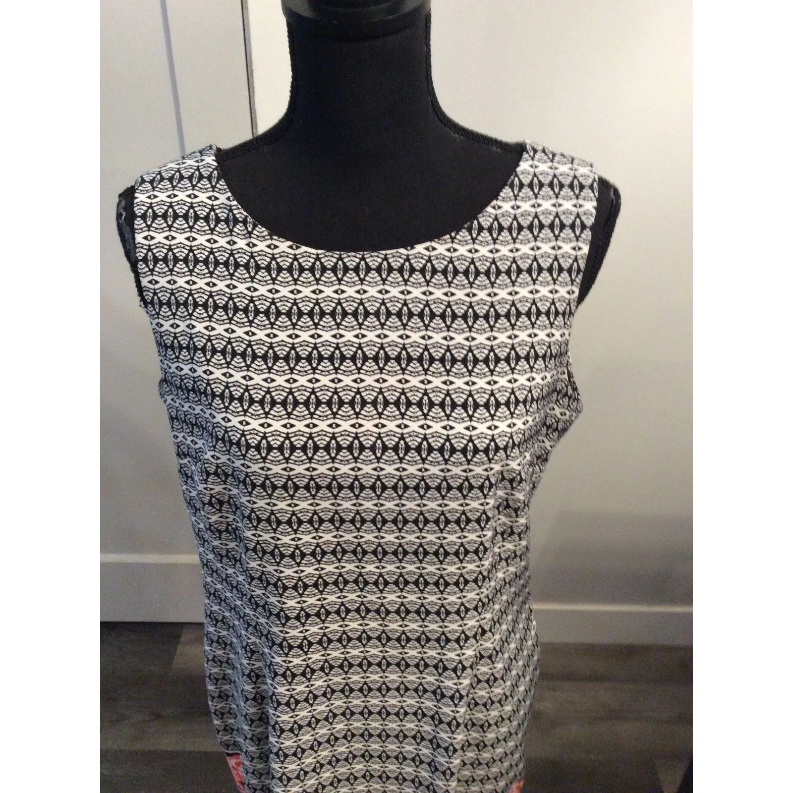 Mario Serrani Italy Shift Print Stretch Dress 12 sleeveless Geometric Print EUC - Image 4