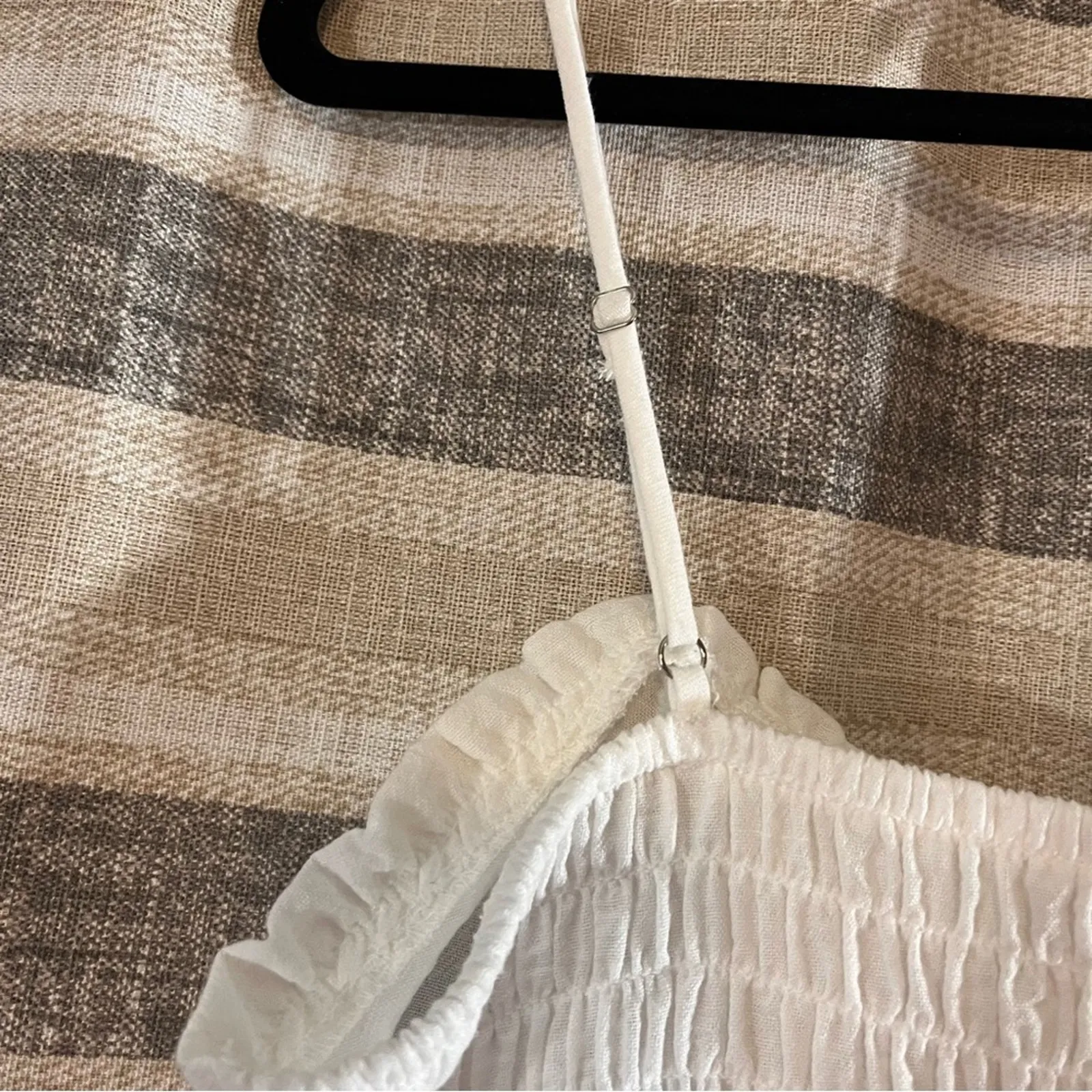 Sienna Sky White Ruffle Crop‎ Top Size Medium - Image 5