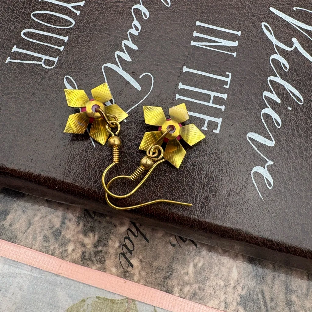 Vintage Flower Dangle Earrings Brass Pink Bead Gold - Image 6