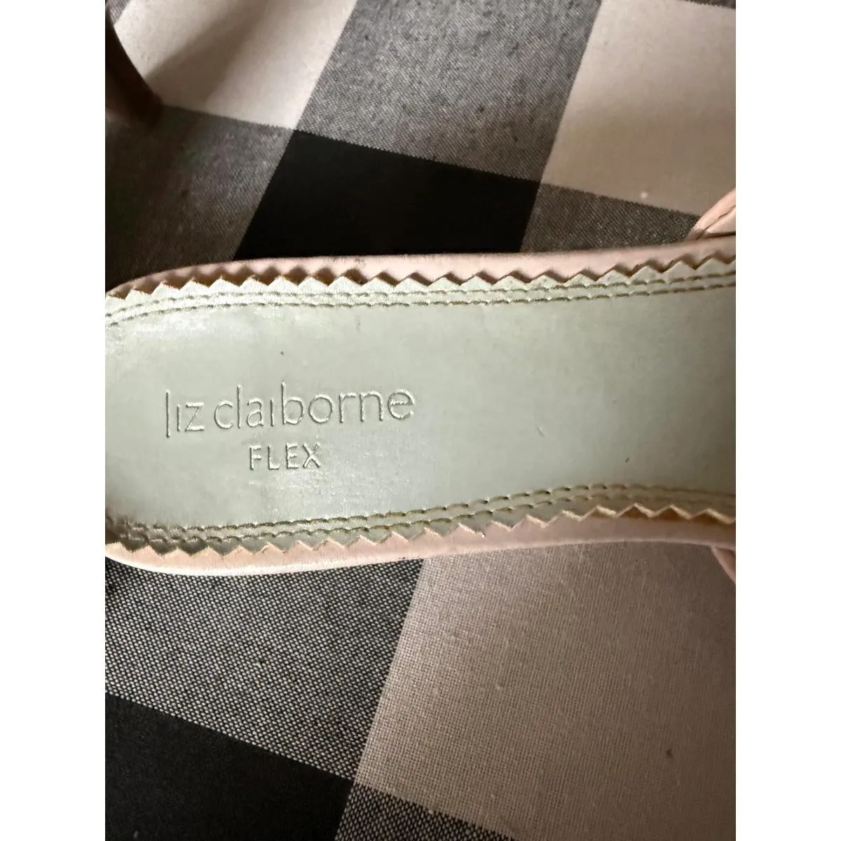 Liz Claiborne  Flex Pink Leather Kitten Heels size 6 - Image 2