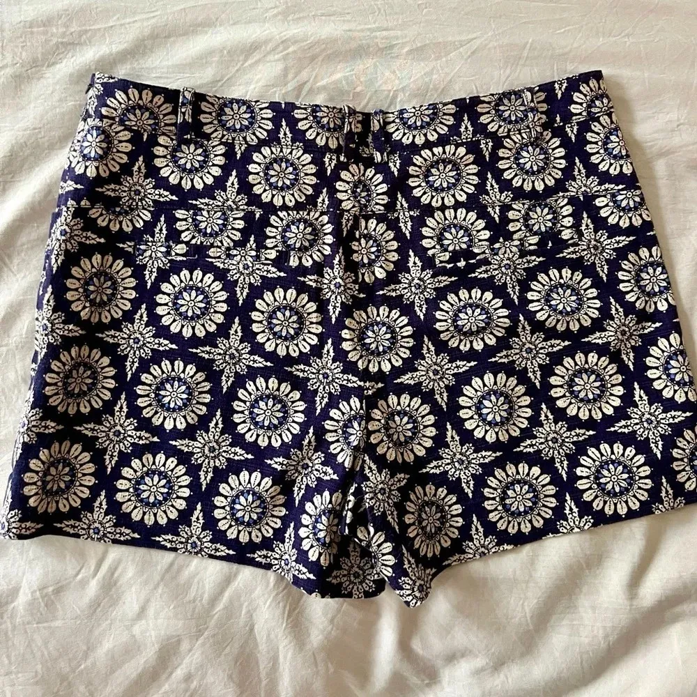 Anthropologie Elevenses Navy Floral Medallion Shorts Size 12 Boho Chic - Image 3