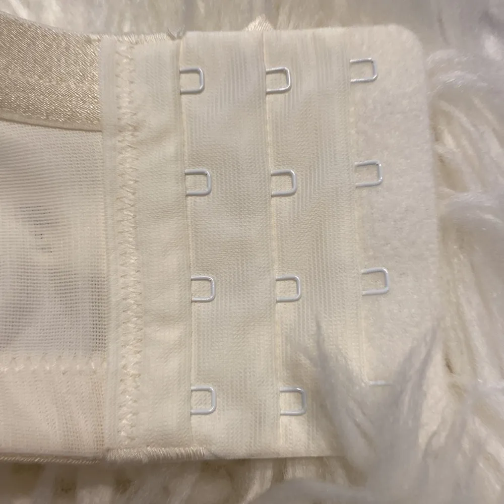 Cacique Bra BNWOT size 46C with adjustable stripes smooth boost plunge - Image 14