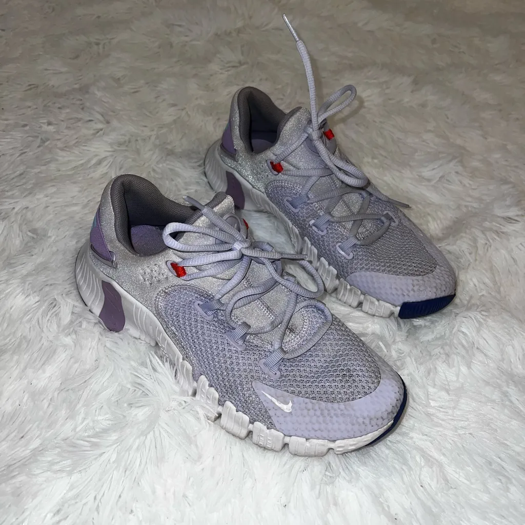 Nike Free Women’s Metcon Sneakers Size 9 Light Purple with Blue Detail - Image 2