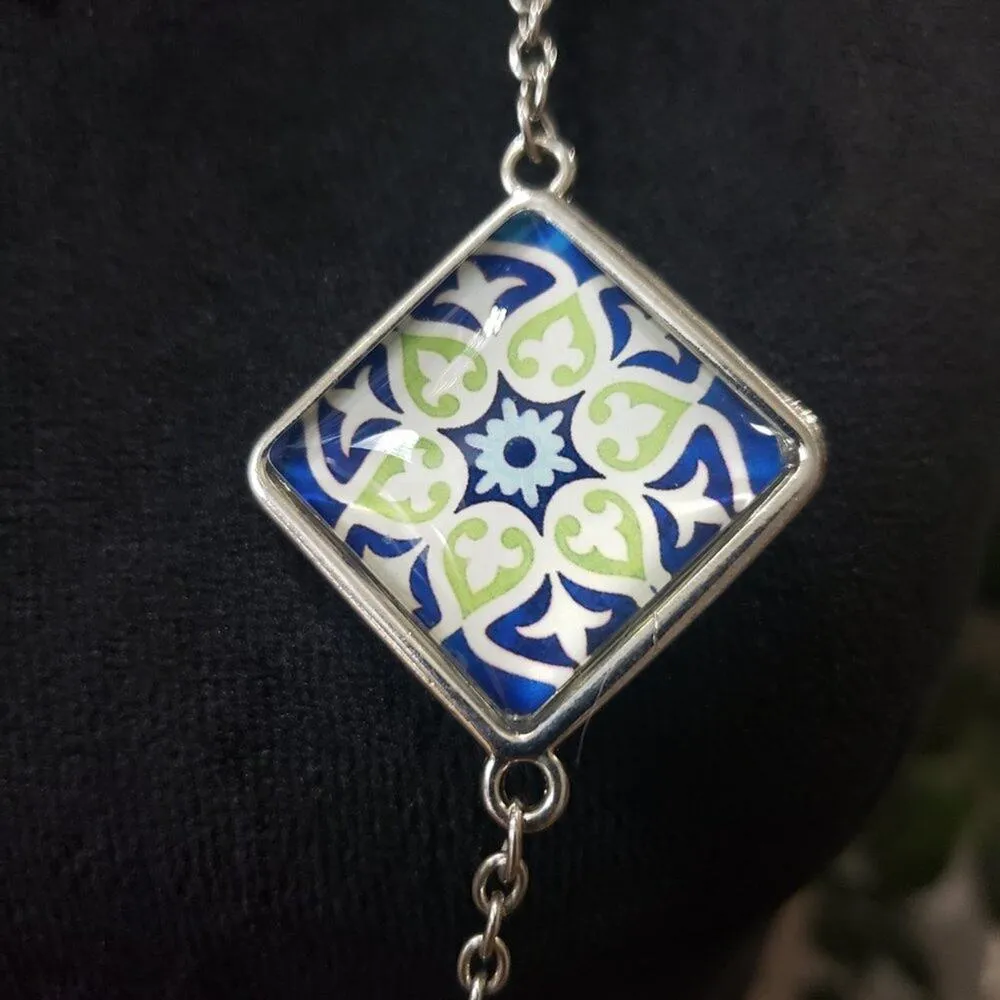 Womens Silver Tone Wired Flowers Designed Squares, Blue Stone Charm Necklace - Image 4