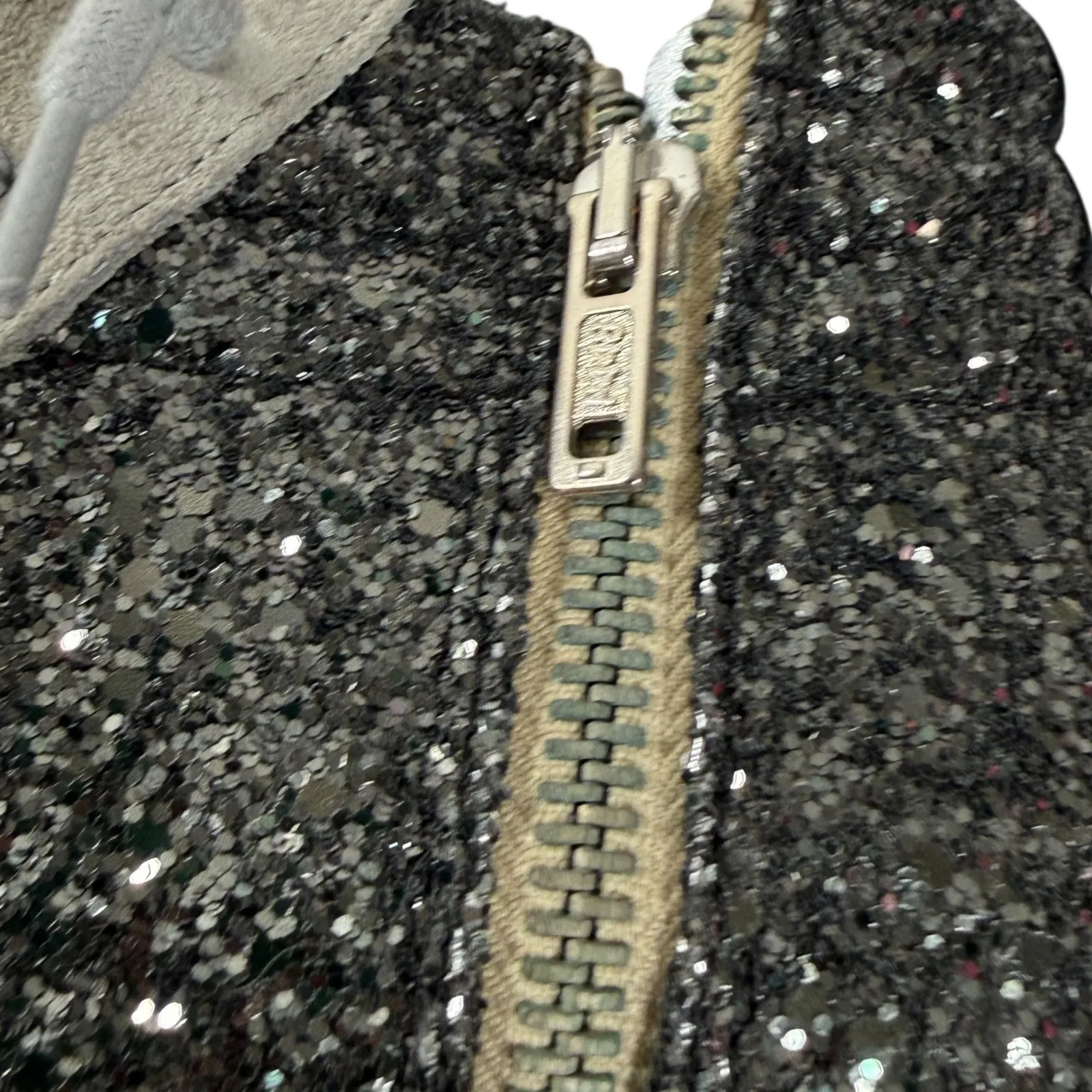 P448 Skate Black Glitter High Top Gray
Suede Sneaker Size US 8.5, EU 39 - Image 6