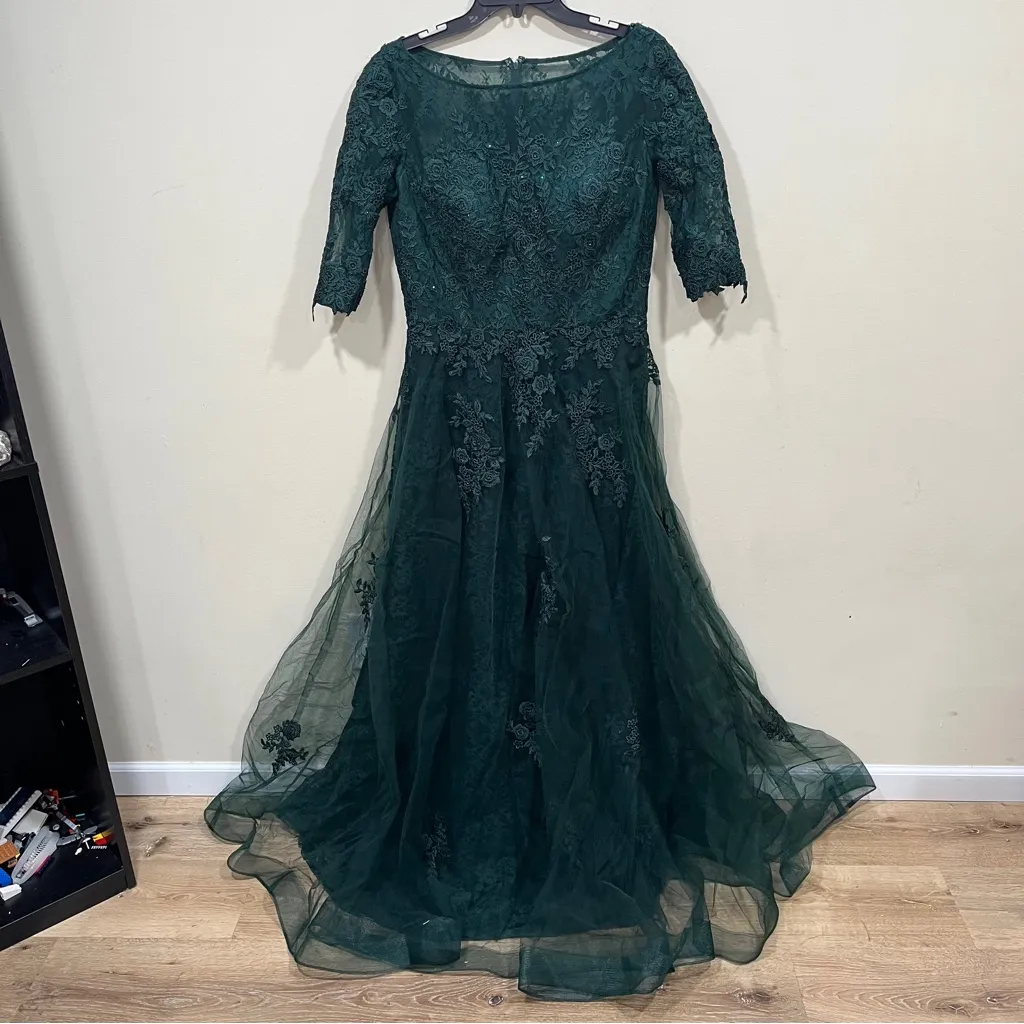 NWT La Femme Lace and Tulle A-line Gown with Three Quarter Sleeves 10 Emerald - Image 6