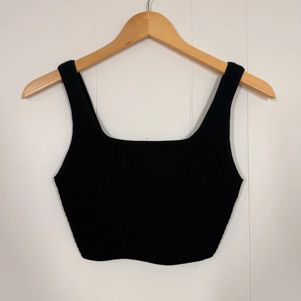 Aritzia Babaton Black Sculpt Knit Square Neck Cropped Tank - Image 2