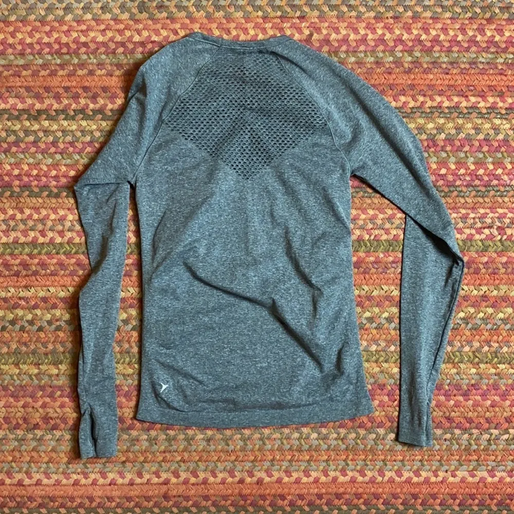 OLD NAVY GREY LASER CUT ATHLETIC LONG SLEEVE TOP - Image 5