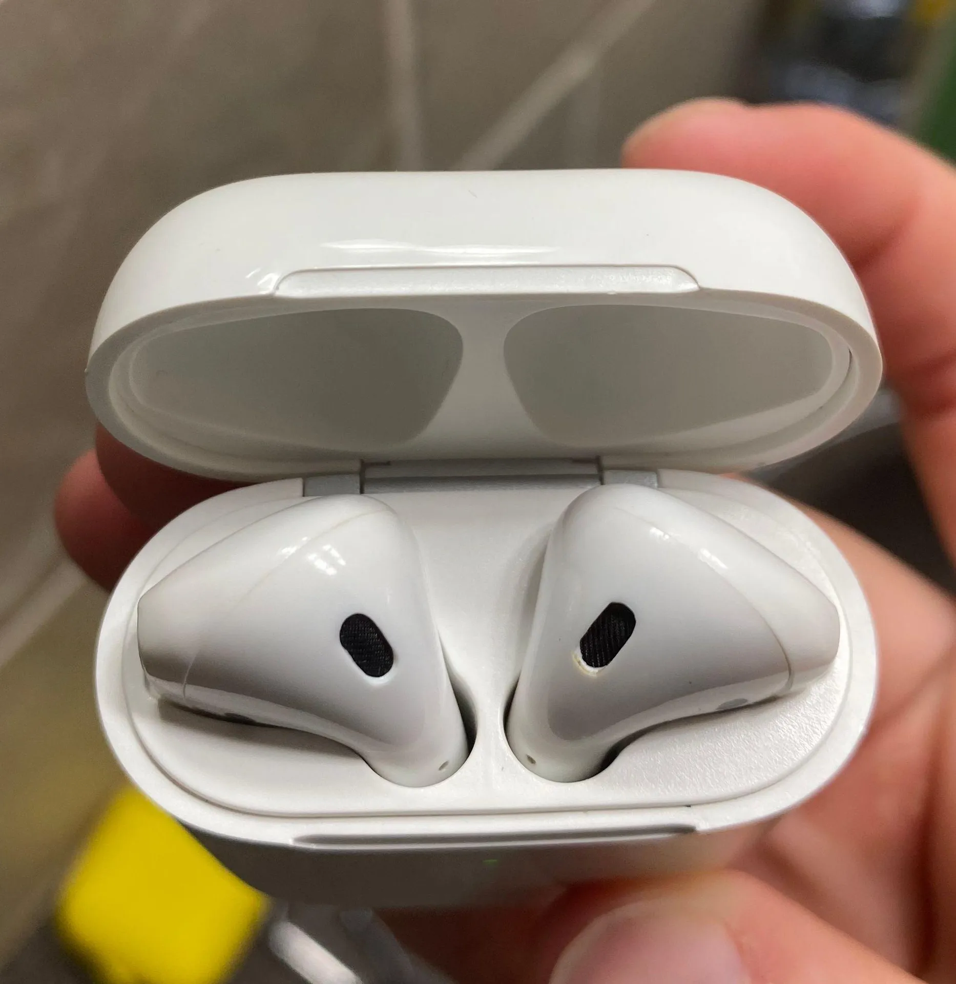 Apple AirPods - Image 3
