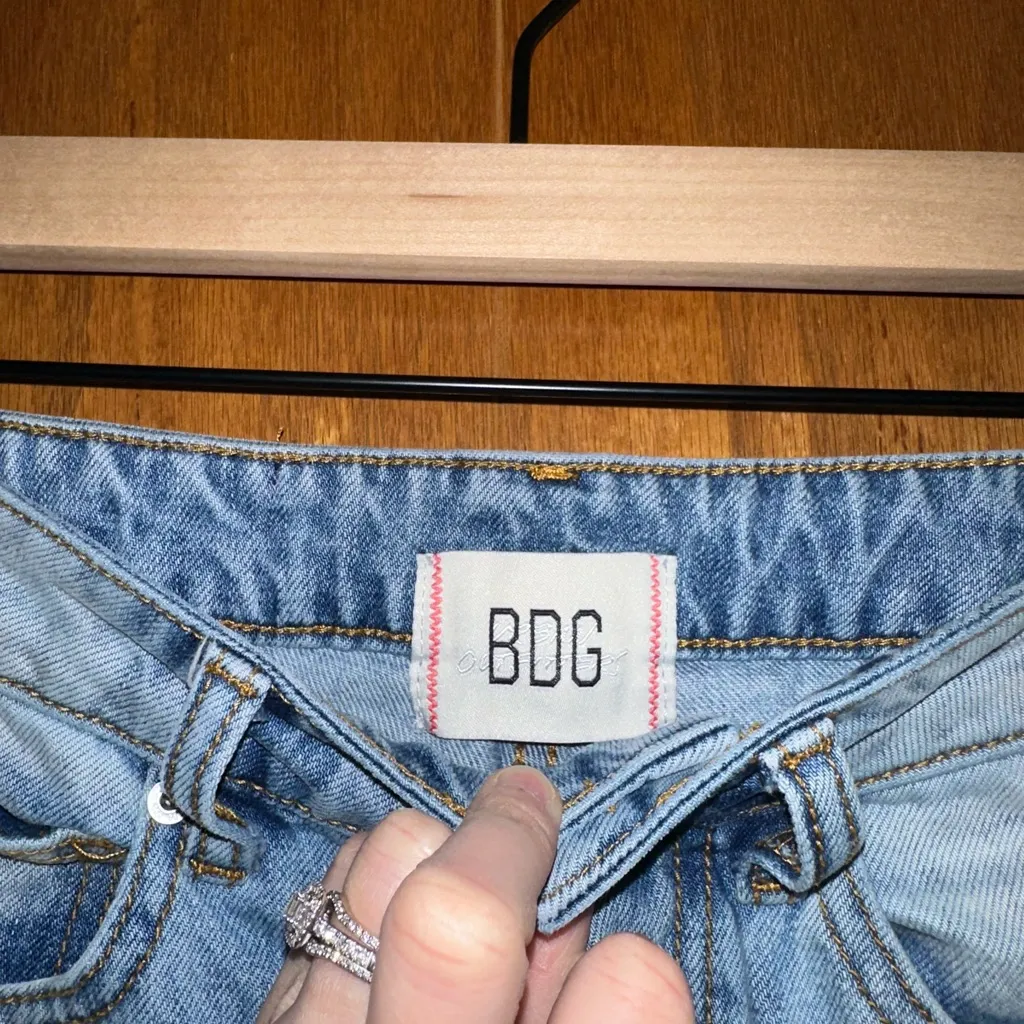 BDG Women's 24 High Rise Baggy Straight Leg Mom Jeans Acid Wash Blue UO - Image 4