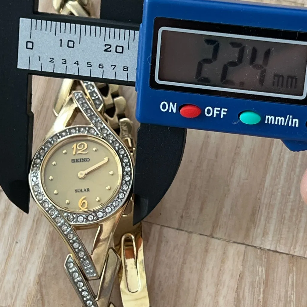 Seiko Solar Stunning Ladies Watch Gold-tone Bracelet Dial Case Crystals Galore - Image 11