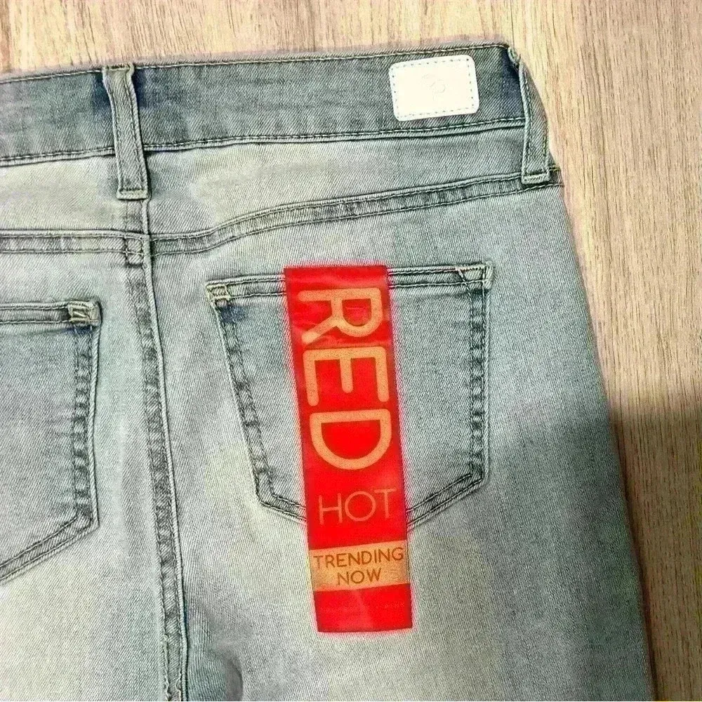 NWT Celebrity Pink Straight Rockaway Cropped Jeans Light Wash Denim Size 3 26” - Image 5