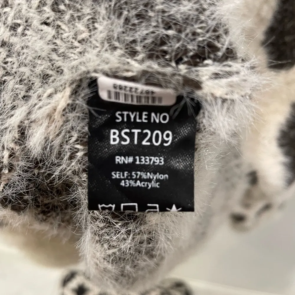 POL Black and White Leopard V-Neck Sweater Size Medium - Image 12