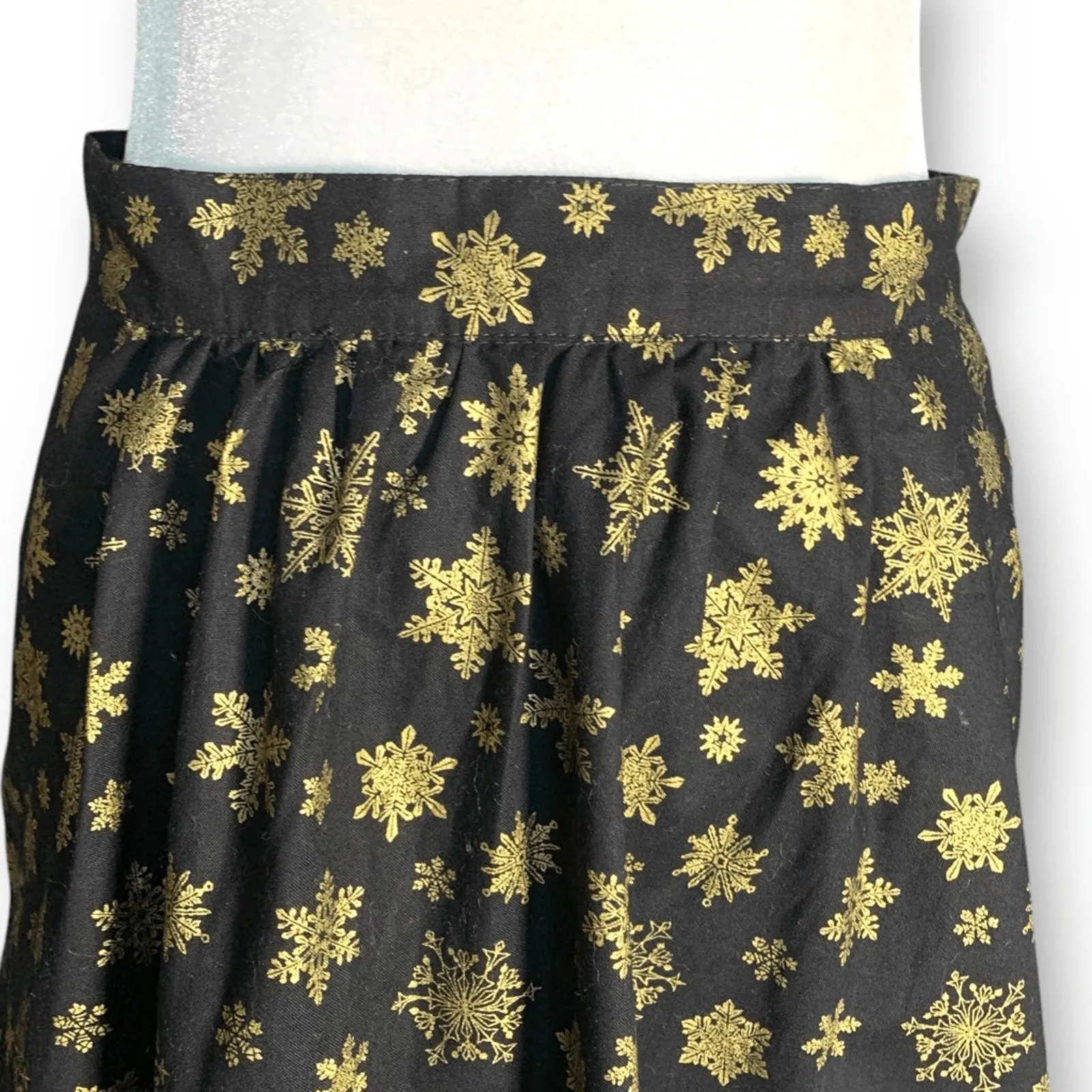 Retrolicious Black Gold Snowflake Print Skirt Holiday Party Pleated Skater Small - Image 6