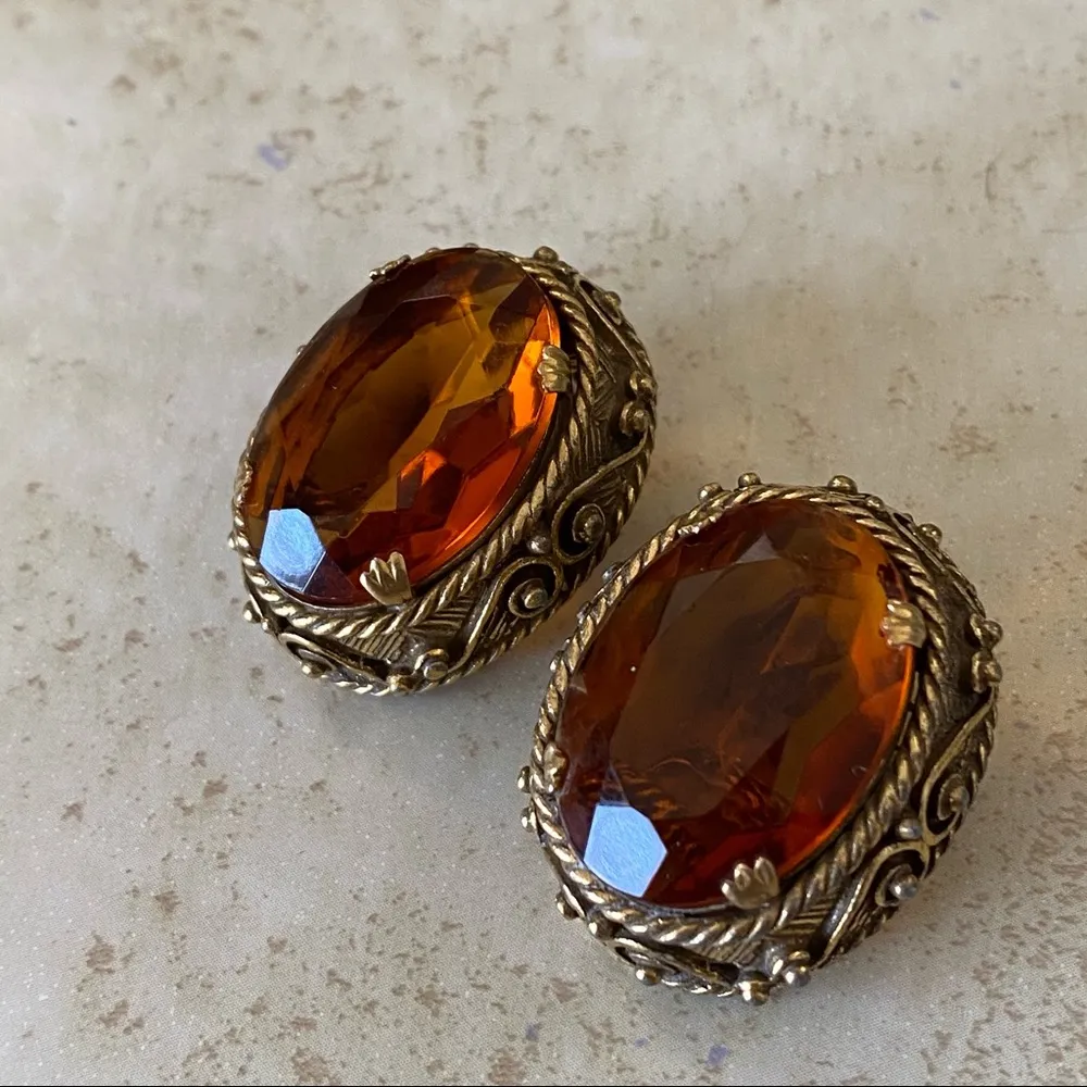 Vintage Signed PAT PEND Large Amber Clip Earrings - Image 6
