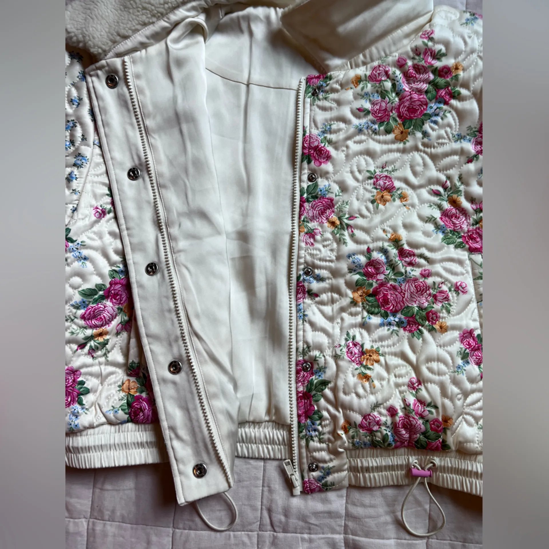 RARE For Love & Lemons Cream Floral Quilted Marlee Cropped Puffer Jacket - XL - Image 4