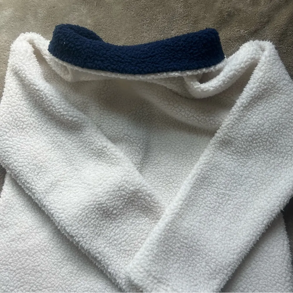 Like New Old Navy White and Navy Fleece Sweatshirt Quarter Zip Sherpa Size Small - Image 4