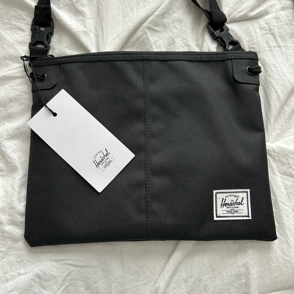 Herschel Supply Company Black Alder crossbody bag NWT - Image 2