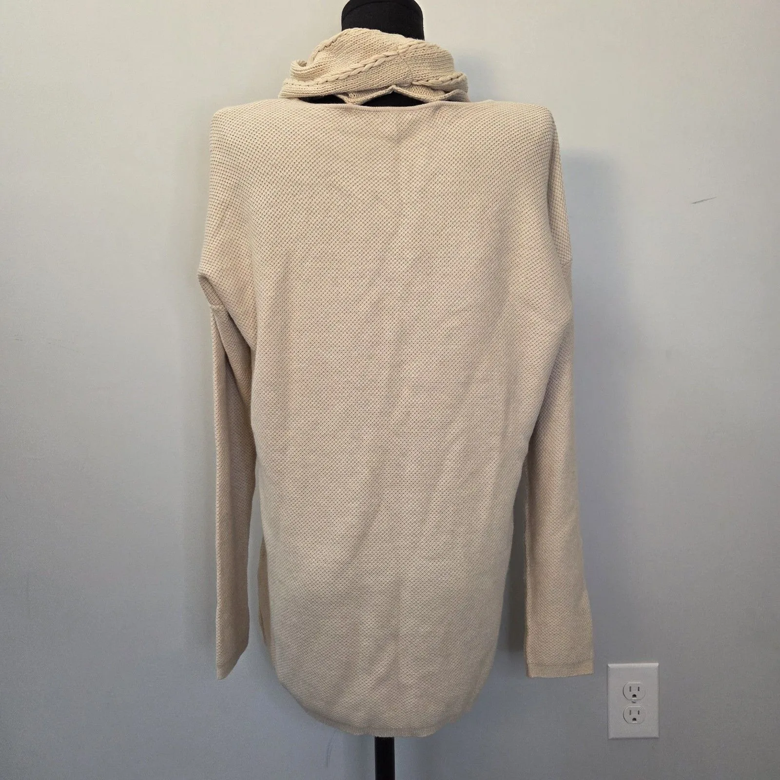 J. McLaughlin Women's Pullover Cashmere Sweater Small Long Sleeves Luxury Soft - Image 5