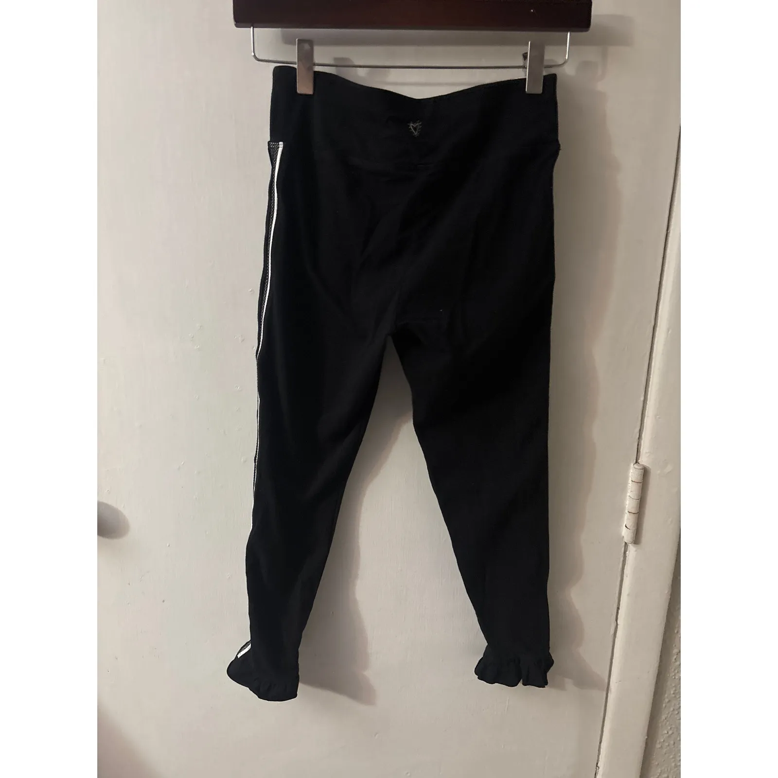 Betsey Johnson Black Performance Ruffled Hem Racetrack Stripe  Capri Leggings S - Image 4