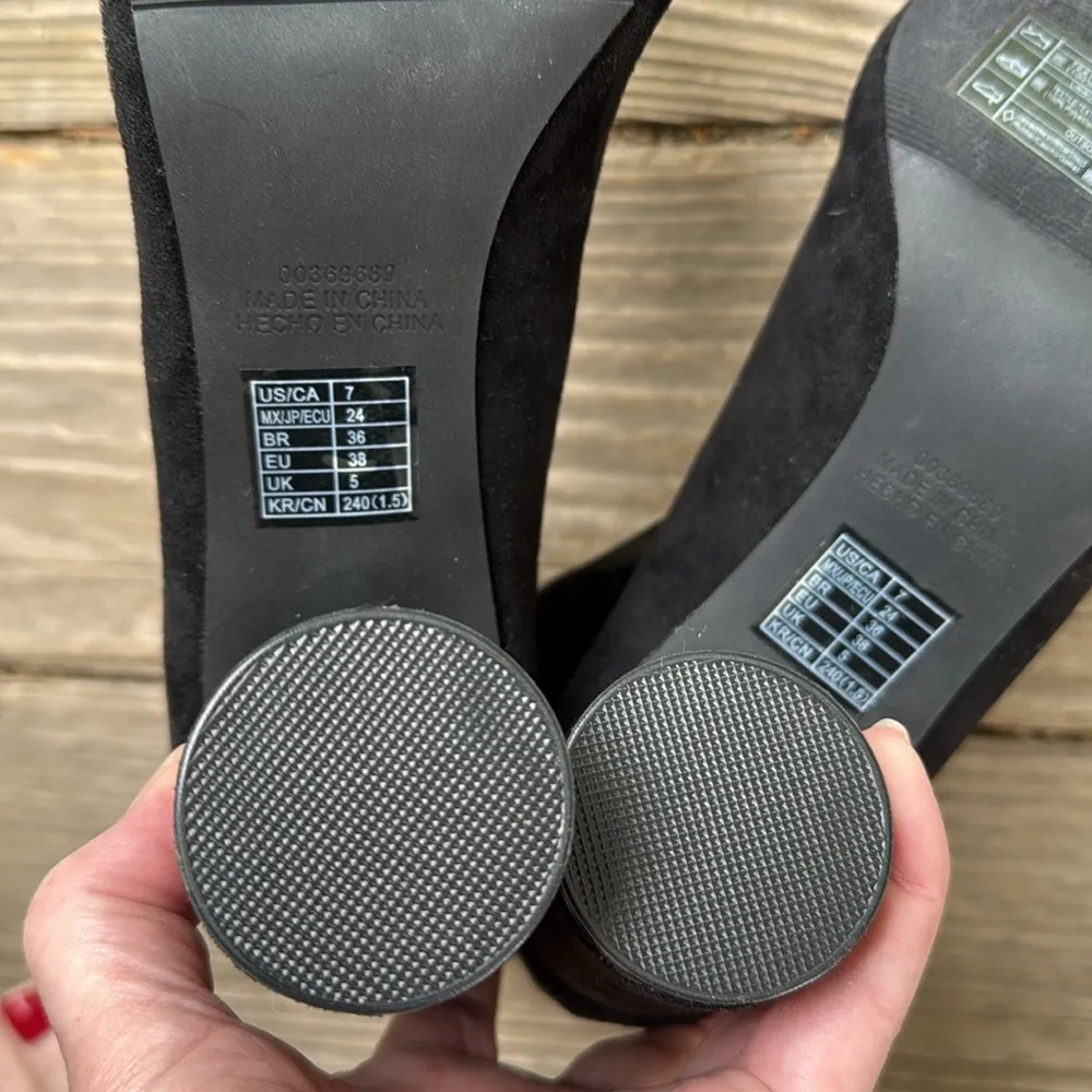 Black ankle cover lulus Size 7 pointed toe pumps
Brand new no tags - Image 4