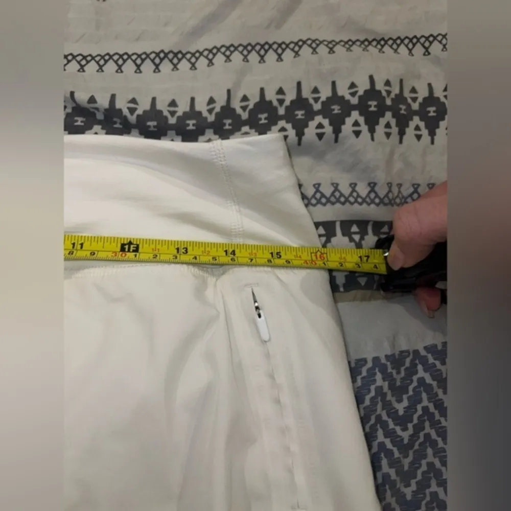 Lululemon white shorts with‎ mesh detail size 6 - Image 5