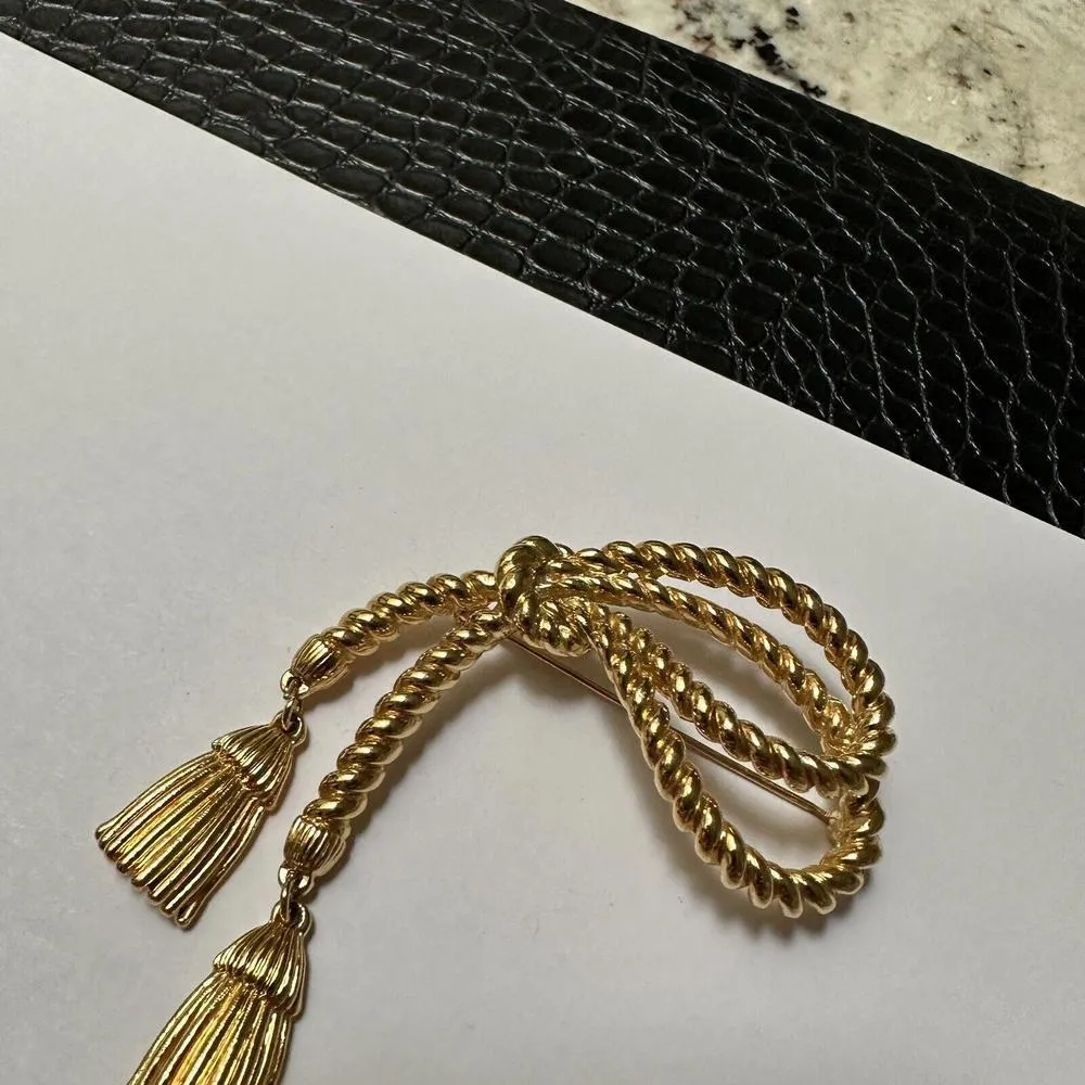Avon Gold Tone Knotted Rope Brooch Pin Solid Dangling Tassels NWOT - Image 10