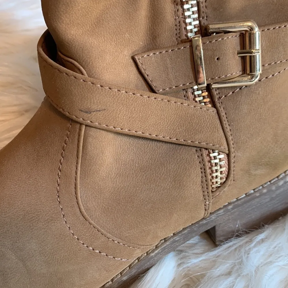 ALDO Buckle And Zip Detail Flat Boots Camel Color Size 37.5 - Image 9