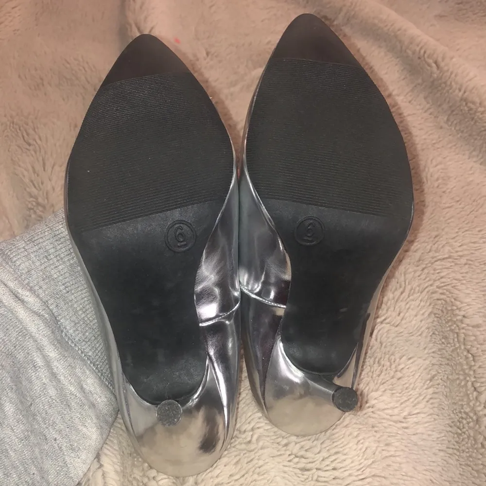 Mossimo Metallic Heels, size 6 Silver - Image 5