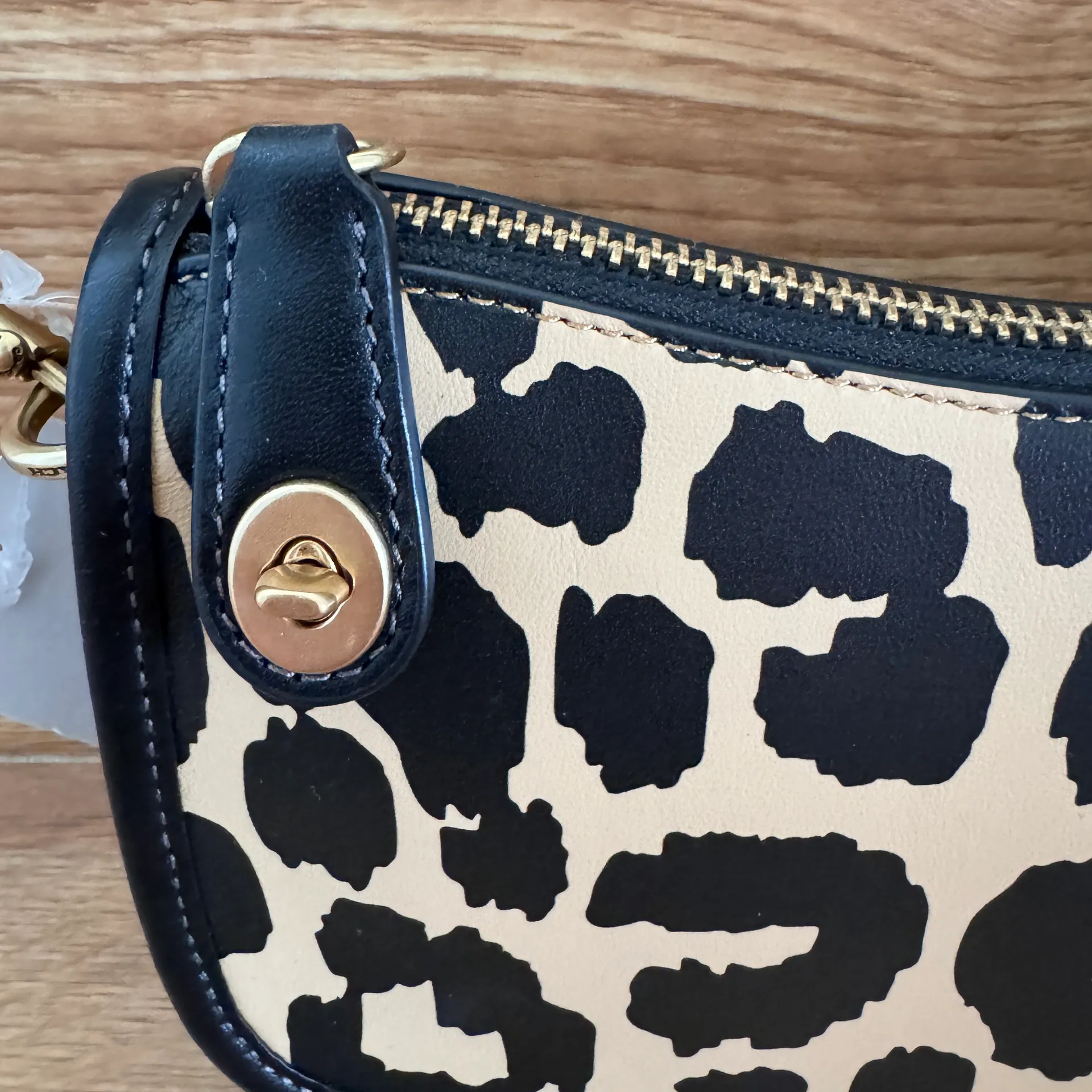 Swinger 20 Shoulder Bag with Leopard Print CM513 - Image 5