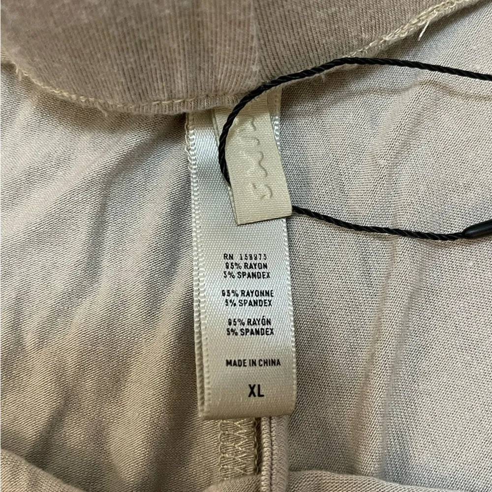 Skims NWT light sage green pajama shorts women’s size XL - Image 7