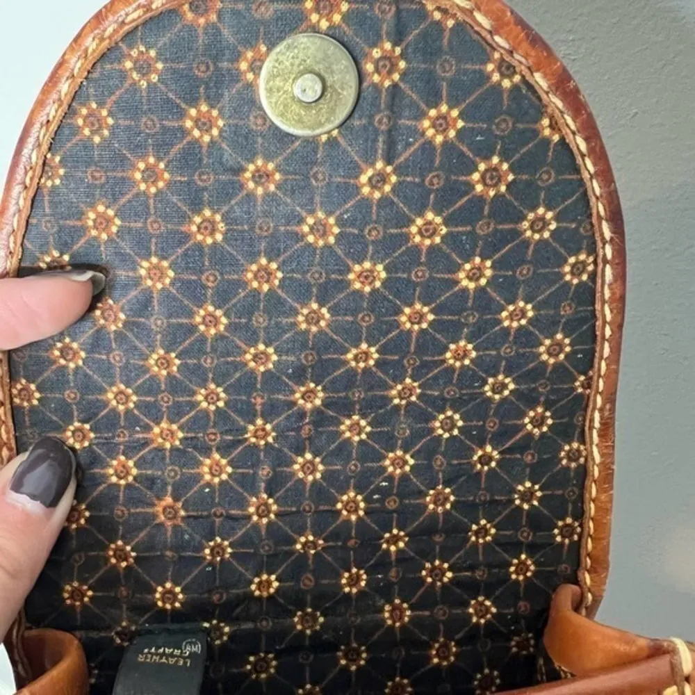 Vintage handmade leather brown weaved woven mini bag crossbody contrast stitches - Image 9