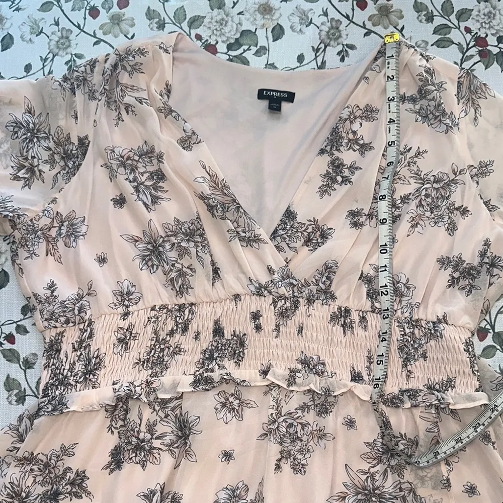 Express light Pink V-Neck smocked floral ruffled high-low Sundress size XL - Image 12