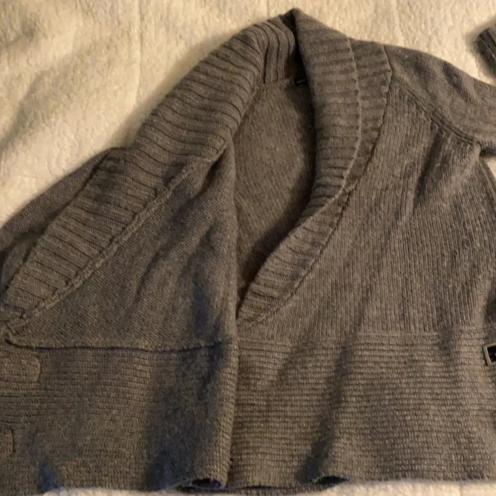 Women’s Wool Sweater with Leather Buckle Gray Size M - Image 3