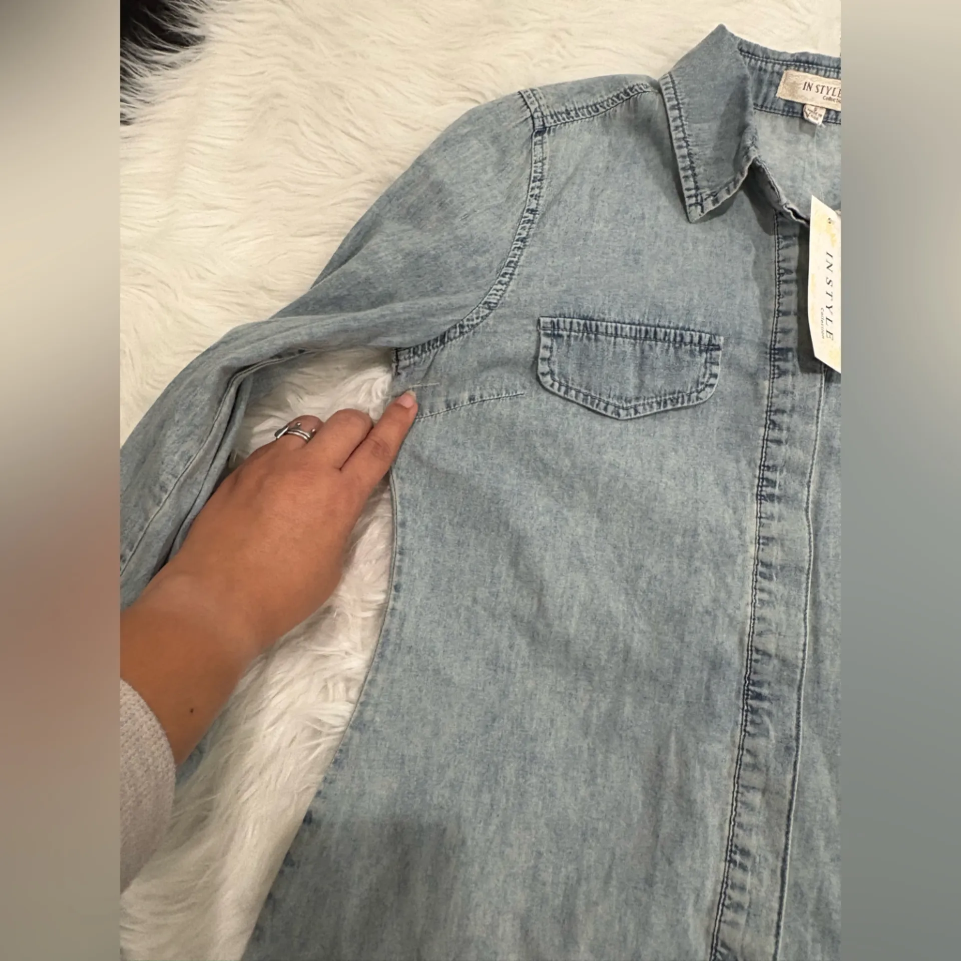 🆕 Women's Light Denim Button Down Shirt Size S Blue - Image 10