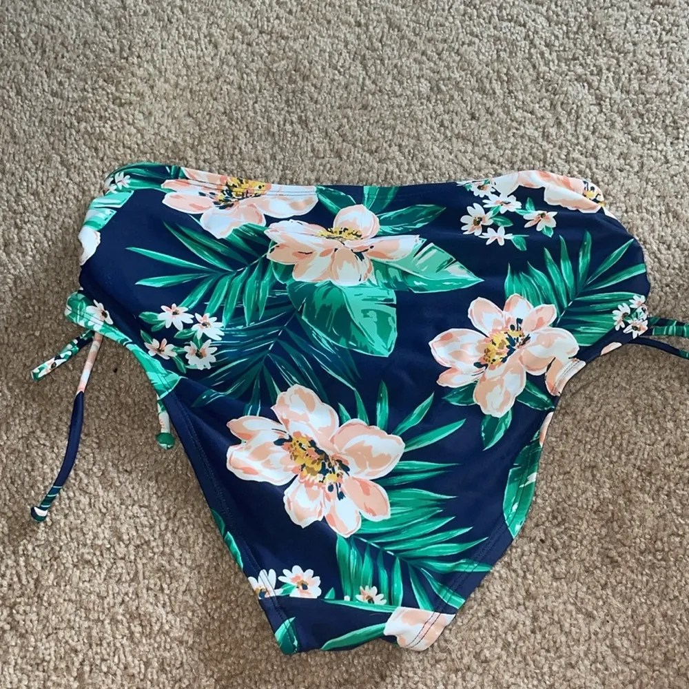 Kona Sol Navy Floral Bikini Bottoms high waisted bottoms scrunched sides small - Image 5