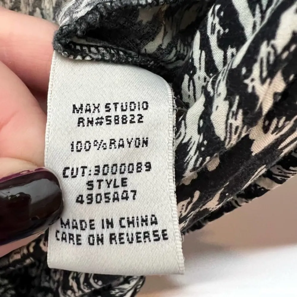 Max Studio black & white ikat sleeveless cropped jumpsuit pockets size medium - Image 4