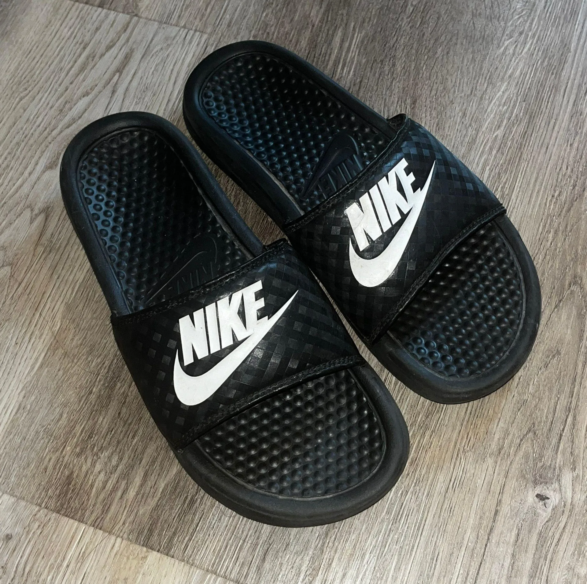 Black Slides - Image 5