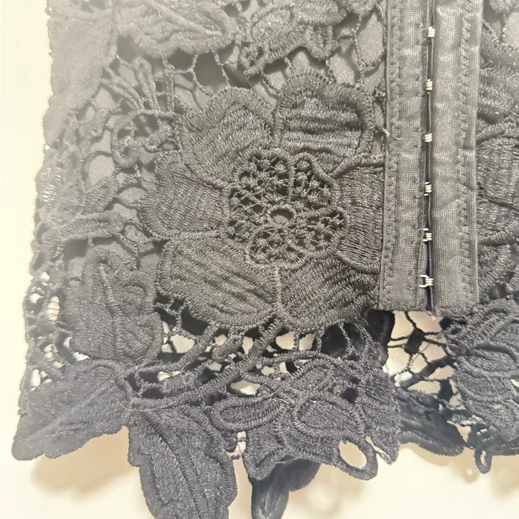 Chic Black Lace Bandeau Size undefined - Image 4