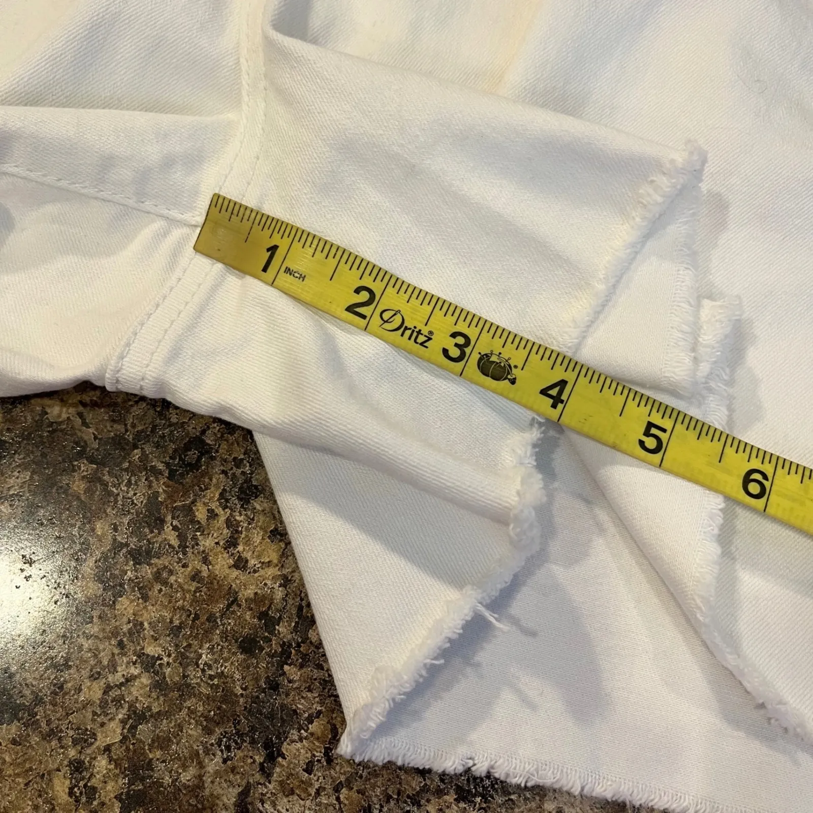 KUT from the Kloth Gidget White Fray Short Plus Size 16 Denim Cutoff - Image 9