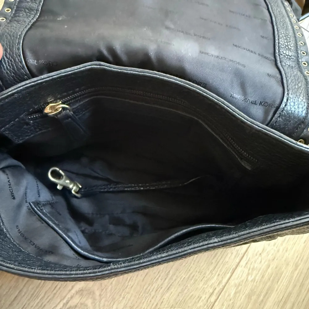 Michael Kors Black Leather Crossbody Bag - Image 5