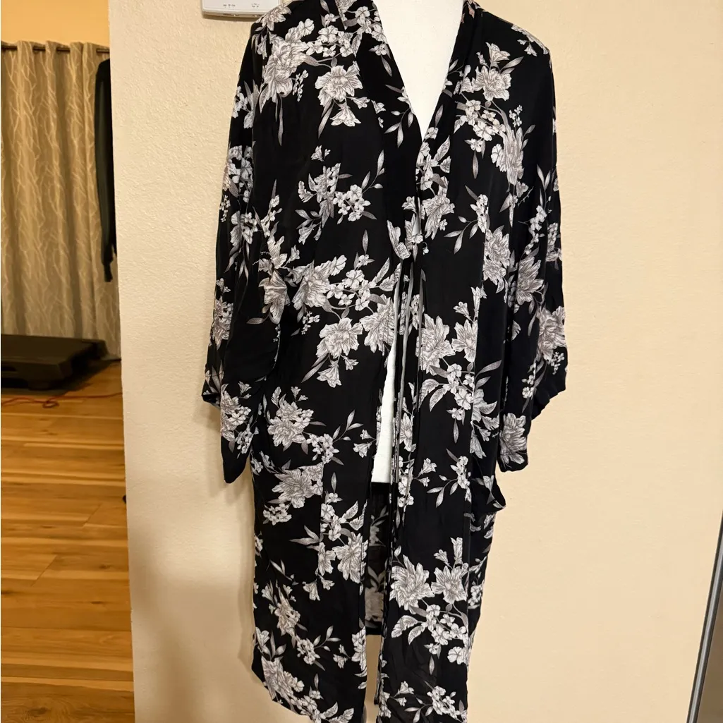 Spiritual Gangster Maya Kimono Robe Black and White One Size - Image 4
