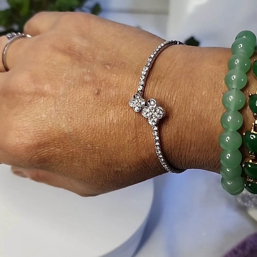 Minimal Silver Quatrefoil Flower Clover Flexible Bangle Bracelet - Image 5