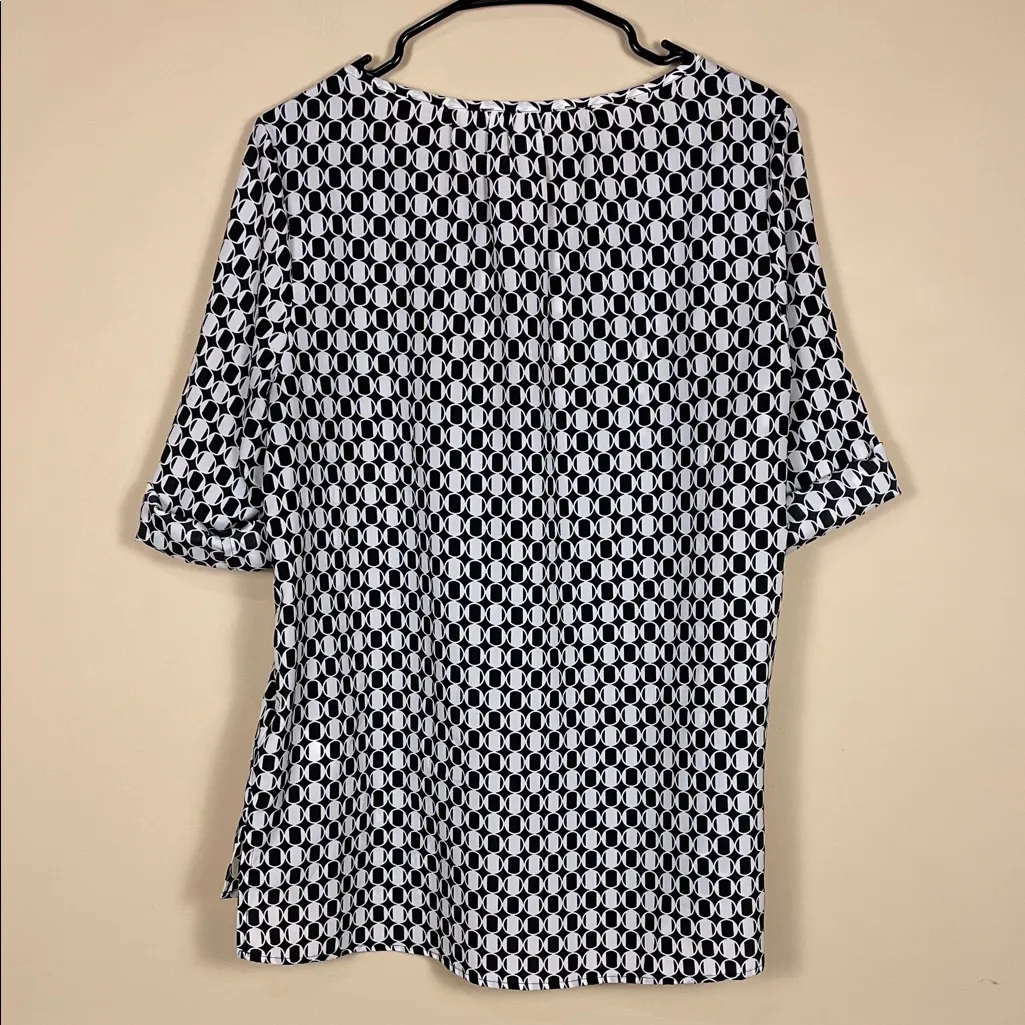 MICHAEL Michael Kors Women’s Patterned Black White Rolled Sleeve Hi-Low Blouse - Image 9