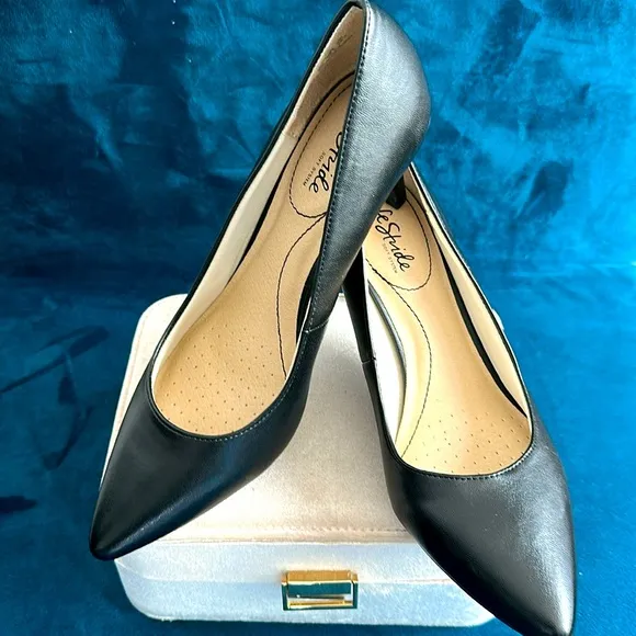 🆕Lifestride Soft Systems Sz 7 Wide Sevyn Black Pumps - Image 1