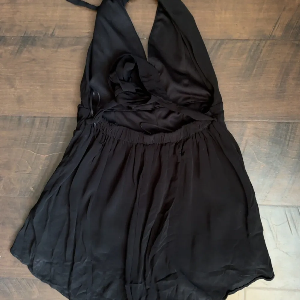 Black Vneck Romper - Image 12
