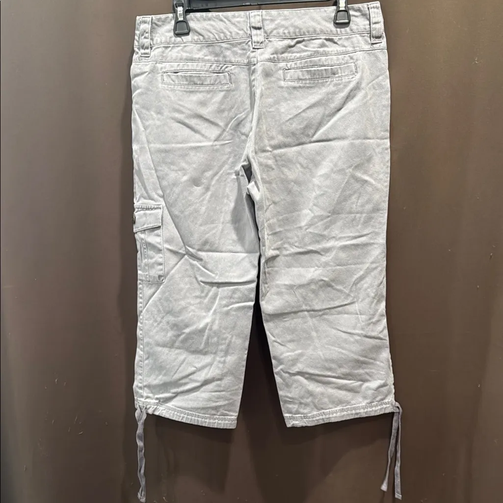 Daisy Fuentes Gray Cargo Capri, Cotton Blend, Size 10 - Image 6